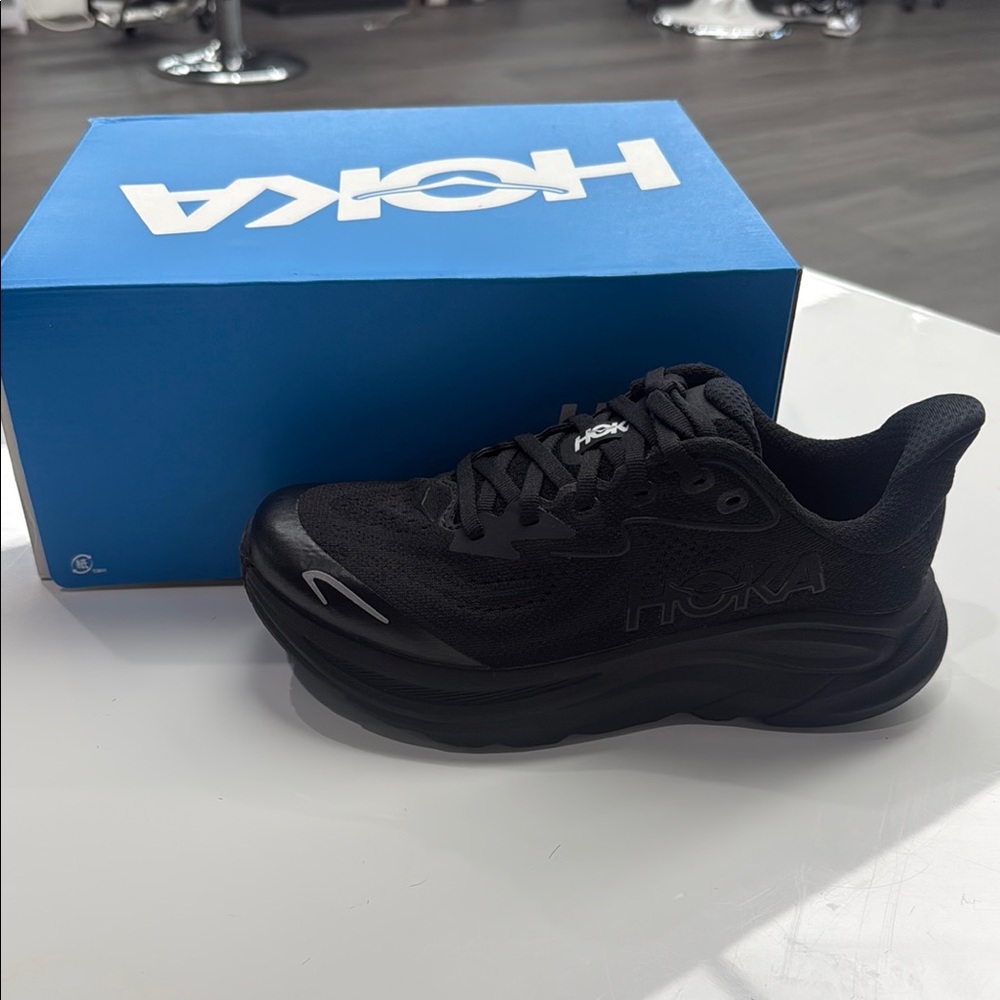 Boys Hoka Clifton 10 Sneaker Size 3.5MD Big Kids